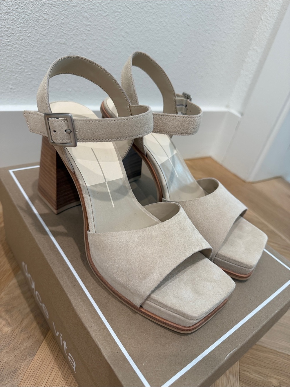 New Dolce Vita Aubrey Cashew Block Heel size 8.5